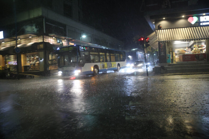 Καιρός: Βροχές τοπικά σε Κρήτη, ηπειρωτικά και Ιόνιο τις επόμενες ώρες - 7 μποφόρ μέχρι και την Κυριακή στο Αιγαίο 