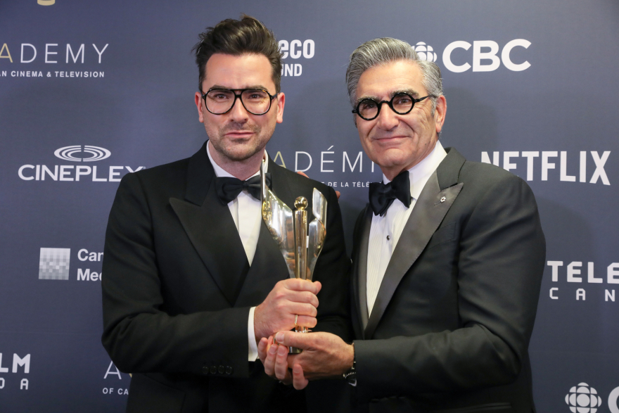 Γιουτζίν και Νταν Λέβι: Θα είναι τo πρώτο δίδυμο πατέρα-γιου που θα παρουσιάσει τα Emmy