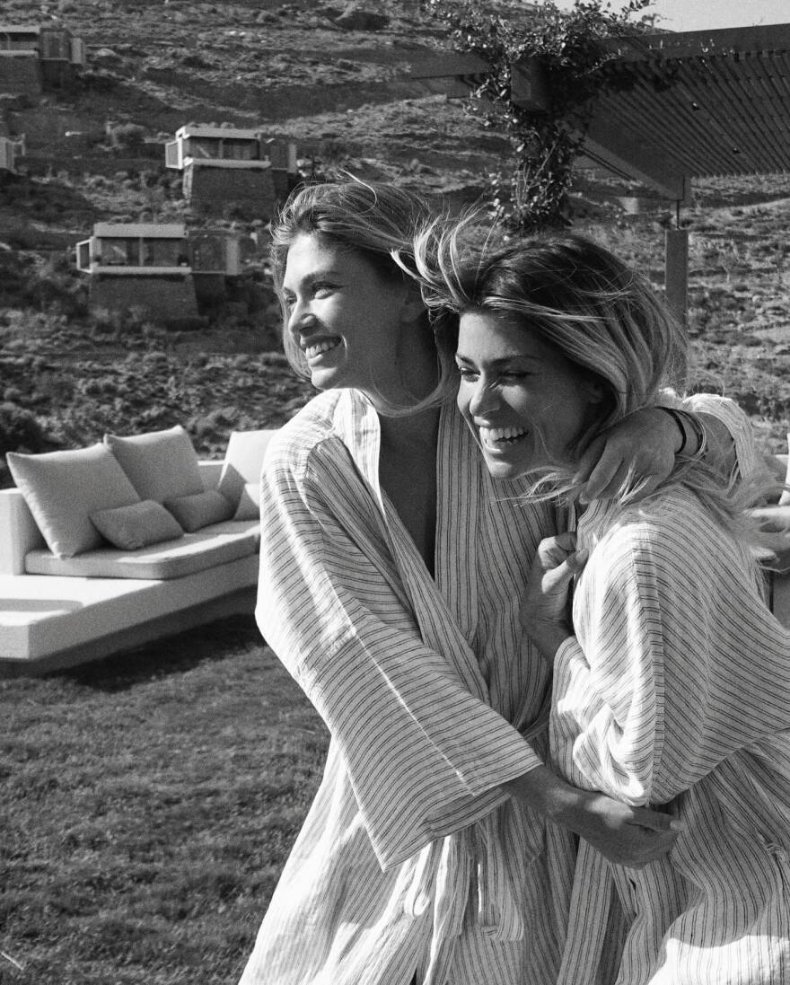 Κλέλια Ανδριολάτου: Topless στις  φωτογραφίες που ανέβασε από την Τζια