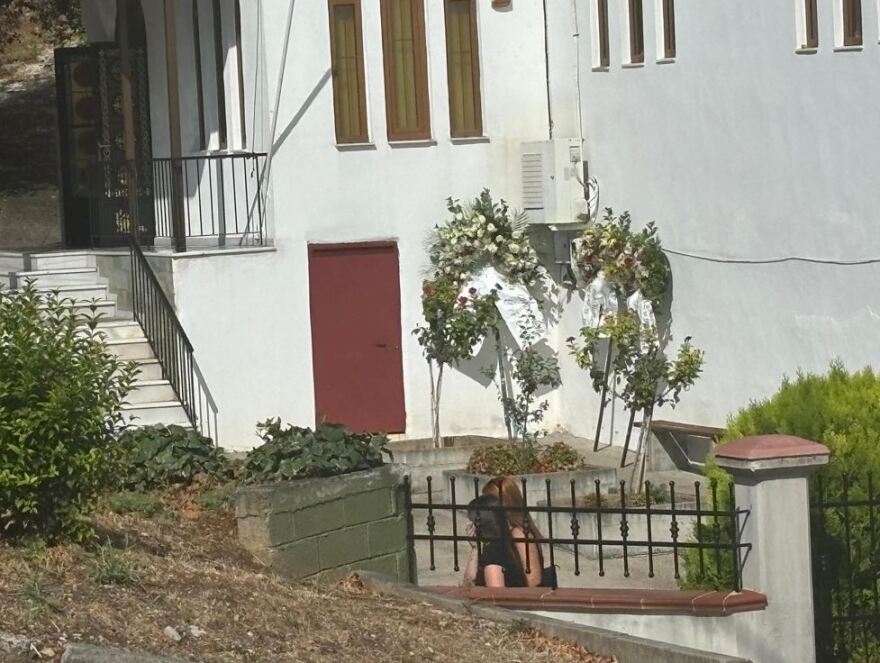 Χαλκιδική: Σπαραγμός στην κηδεία του 19χρονου Γιάννη που σκοτώθηκε σε λούνα παρκ - «Αύριο θα έφευγε για την Ικάρων»