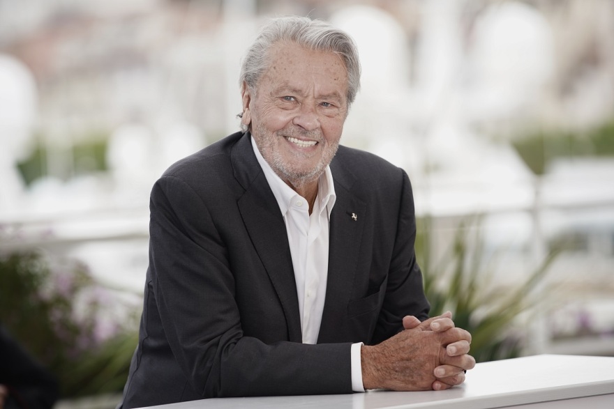 Γαλλία: Σε στενό οικογενειακό κύκλο η κηδεία του Αλέν Ντελόν το Σάββατο στο ιδιωτικό παρεκκλήσι του στο Ντουσί