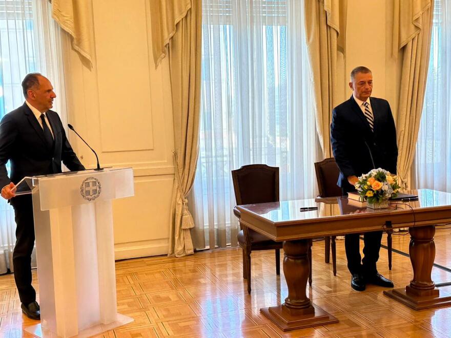 Άγιο Όρος: Ανέλαβε καθήκοντα διοικητή ο Αλκιβιάδης Στεφανής - Ένας στρατηγός για την ειρήνη στις Καρυές