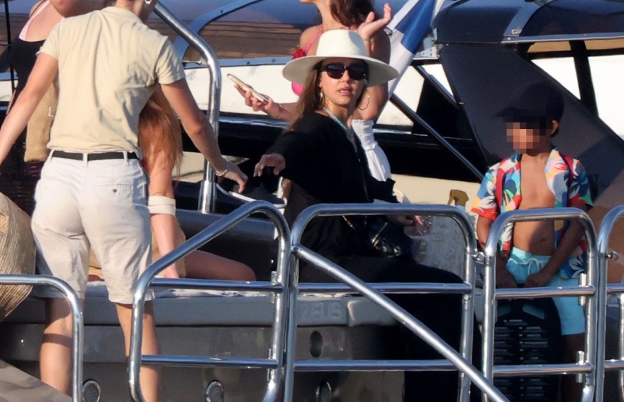 Τζέσικα Άλμπα: Νέες φωτογραφίες από τις διακοπές της στη Μύκονο