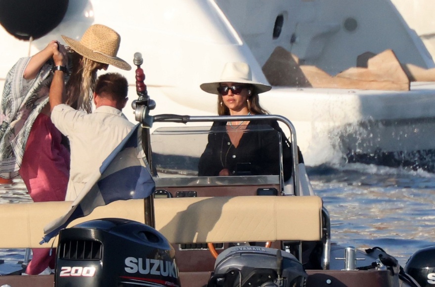 Τζέσικα Άλμπα: Νέες φωτογραφίες από τις διακοπές της στη Μύκονο