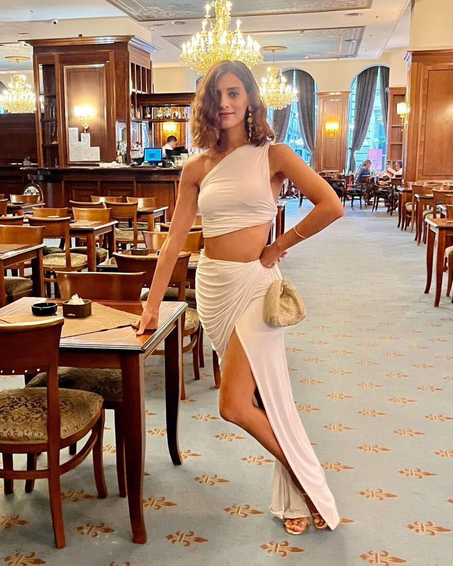 Χριστίνα Χειλά-Φαμέλη: Στο κόκκινο χαλί του Φεστιβάλ Κινηματογράφου του Σεράγεβο μαζί με τον σύντροφό της, Γιώργο Ζώη