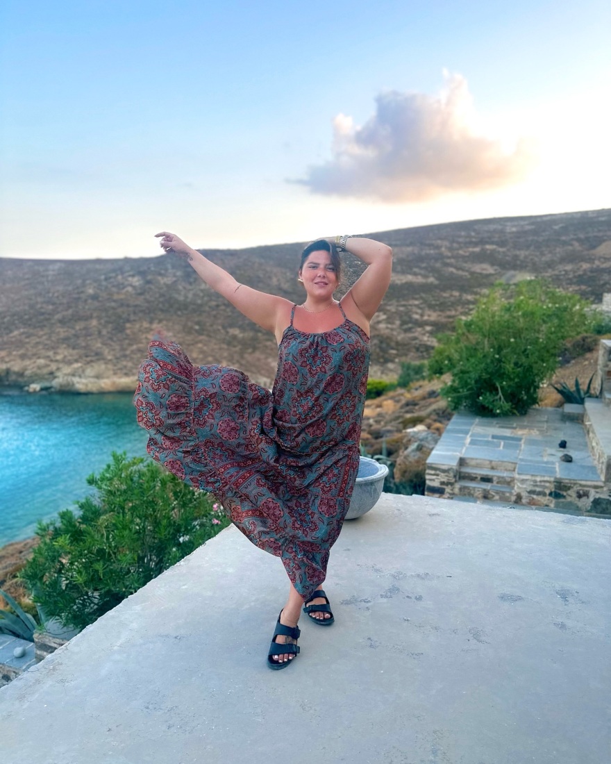 Δανάη Μπάρκα: Απολαμβάνει τις διακοπές της στη Σέριφο