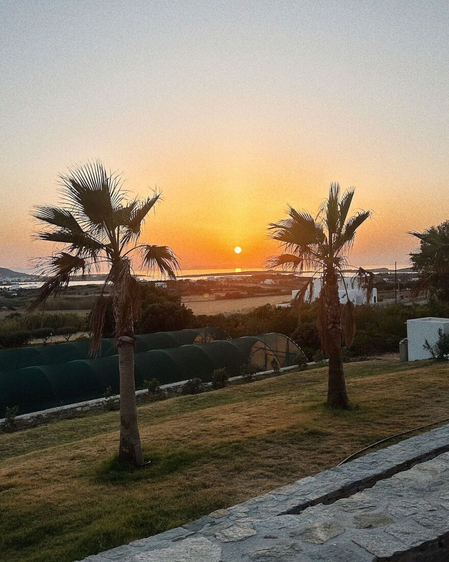 Κατερίνα Καινούργιου: Στην αγκαλιά του συντρόφου της - Μου χρωστούσα ένα καλοκαίρι, γράφει