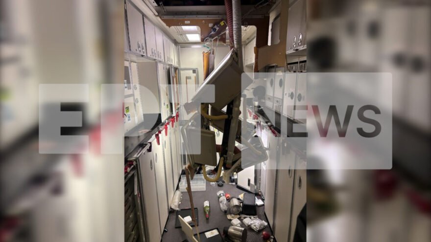 Δείτε φωτογραφίες από την καμπίνα του αεροσκάφους της Easyjet όπου έζησαν τον τρόμο 181 επιβάτες λόγω αναταράξεων