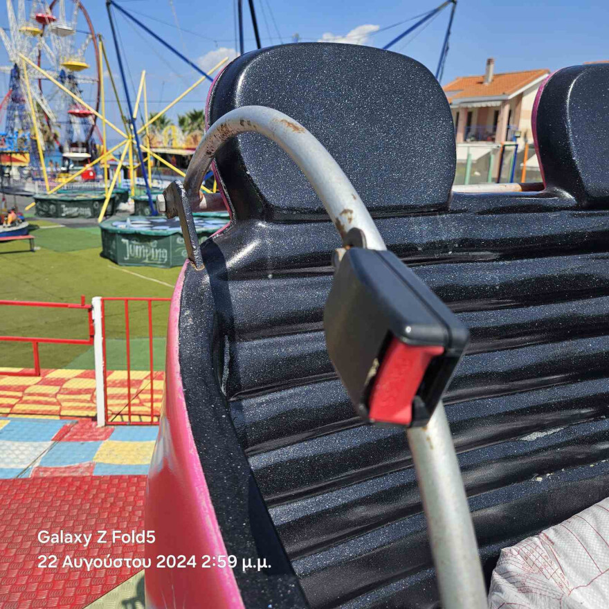 Χαλκιδική: Σκουριασμένα και σπασμένα παιχνίδια στο μοιραίο λούνα παρκ – Δείτε φωτογραφίες