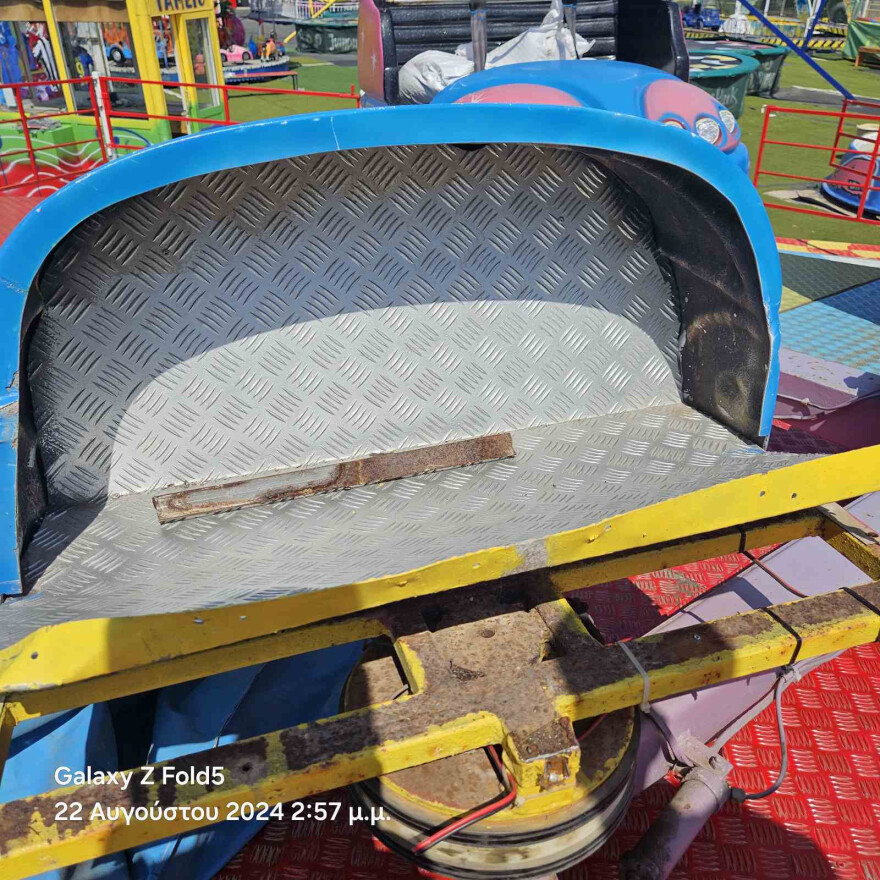 Χαλκιδική: Σκουριασμένα και σπασμένα παιχνίδια στο μοιραίο λούνα παρκ – Δείτε φωτογραφίες