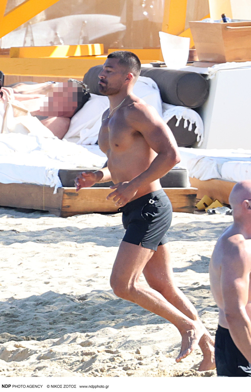 Simone Susinna: Νέες φωτογραφίες από τις διακοπές του στη Μύκονο