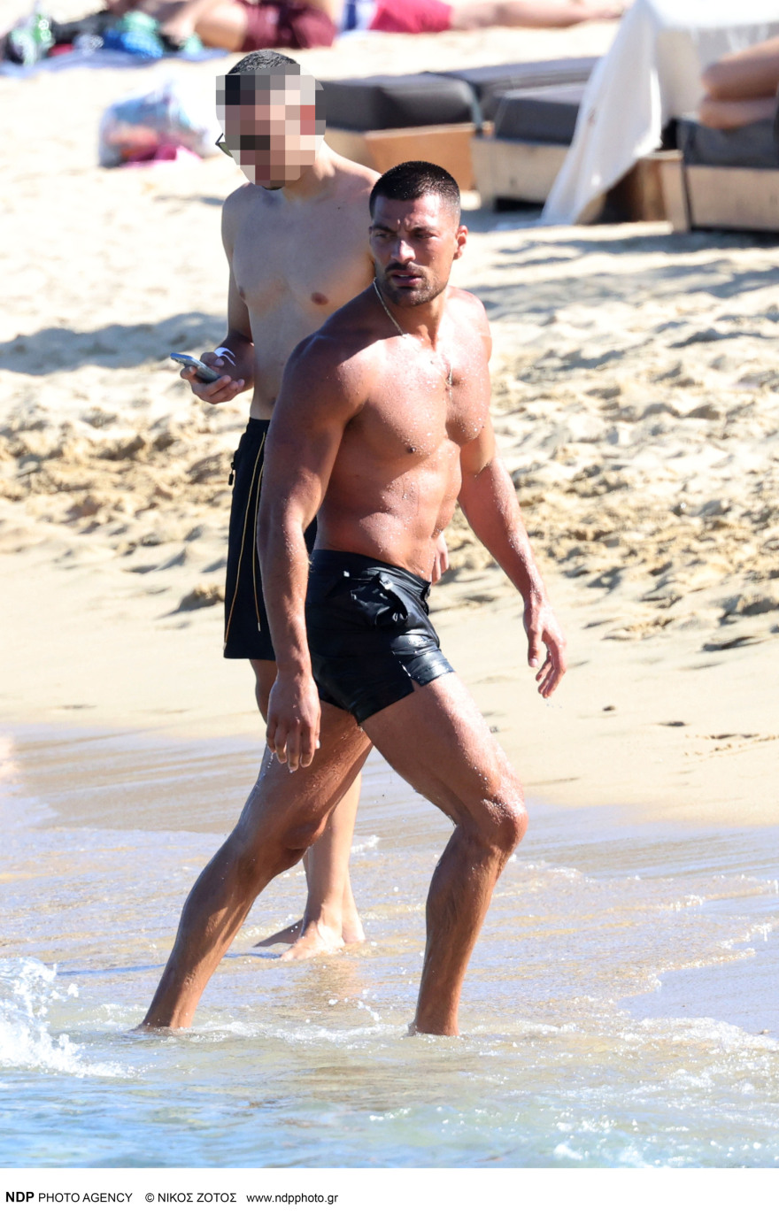 Simone Susinna: Νέες φωτογραφίες από τις διακοπές του στη Μύκονο