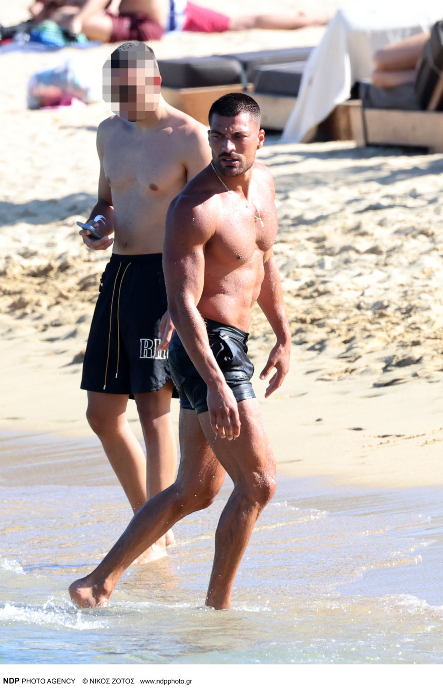 Simone Susinna: Νέες φωτογραφίες από τις διακοπές του στη Μύκονο