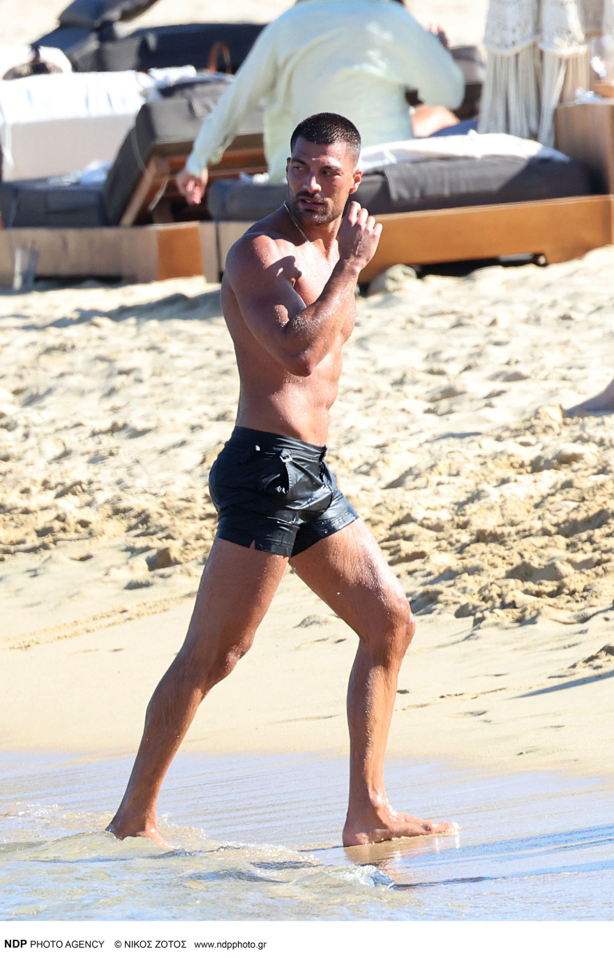 Simone Susinna: Νέες φωτογραφίες από τις διακοπές του στη Μύκονο