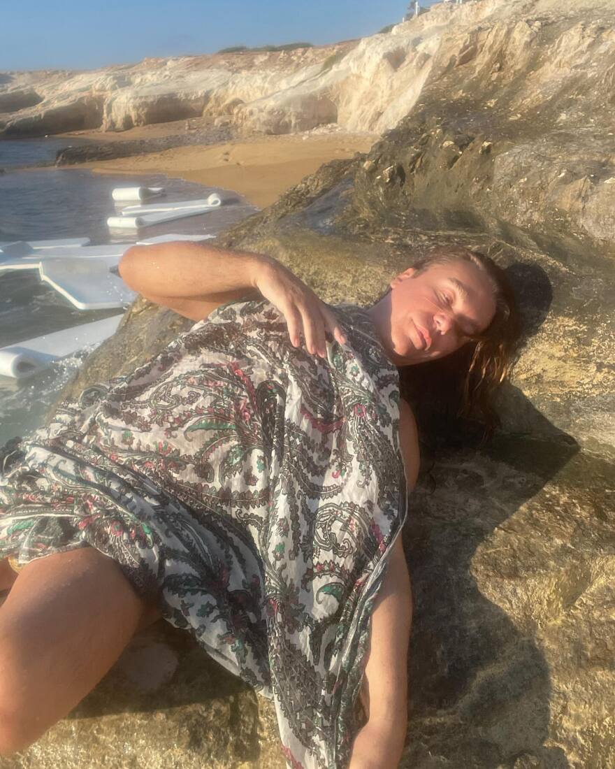 Τρύφωνας Σαμαράς: Φωτογραφήθηκε πάνω σε βράχια στο Λουτράκι