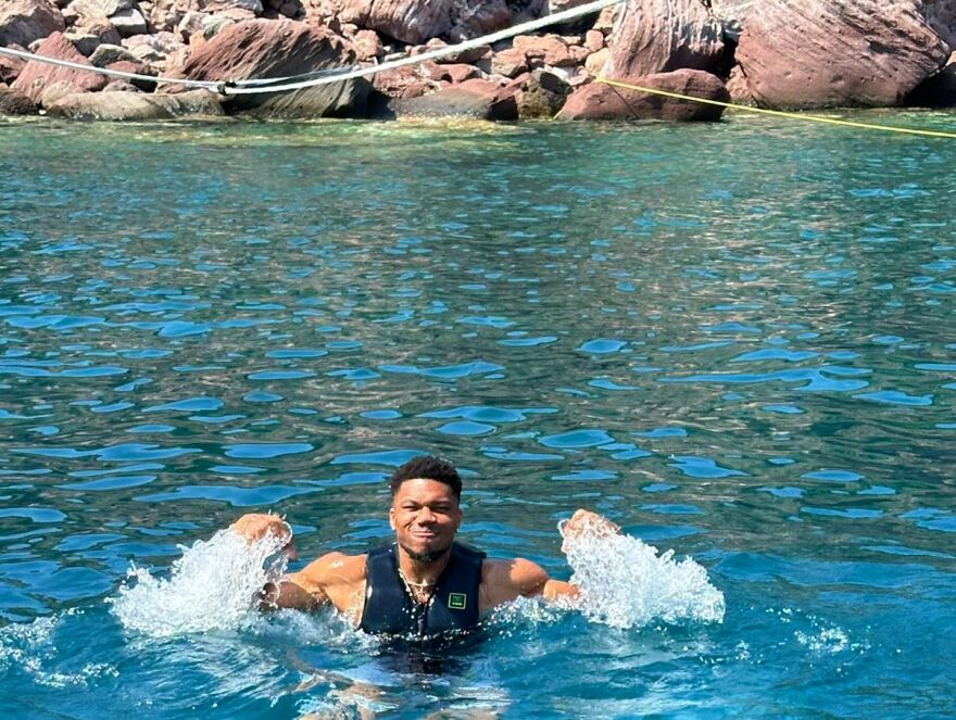 Αντετοκούνμπο: Γιάννης, Θανάσης, Κώστας και Άλεξ περνούν μαζί τον Αύγουστο στη Μύκονο