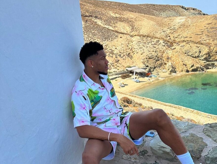 Αντετοκούνμπο: Γιάννης, Θανάσης, Κώστας και Άλεξ περνούν μαζί τον Αύγουστο στη Μύκονο