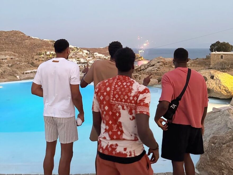 Αντετοκούνμπο: Γιάννης, Θανάσης, Κώστας και Άλεξ περνούν μαζί τον Αύγουστο στη Μύκονο