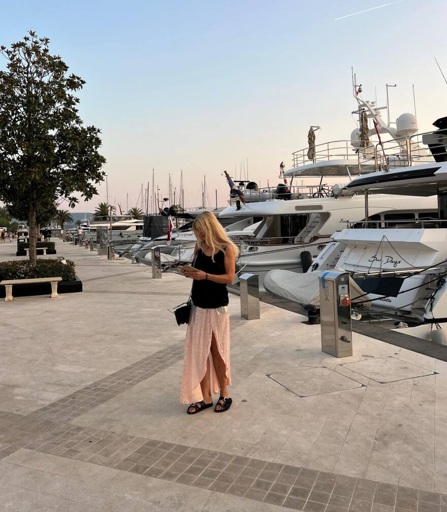 ﻿﻿ Άννα Πρέλεβιτς: Σοκαριστικά πανέμορφα, γράφει για τις διακοπές της στο Μαυροβούνιο