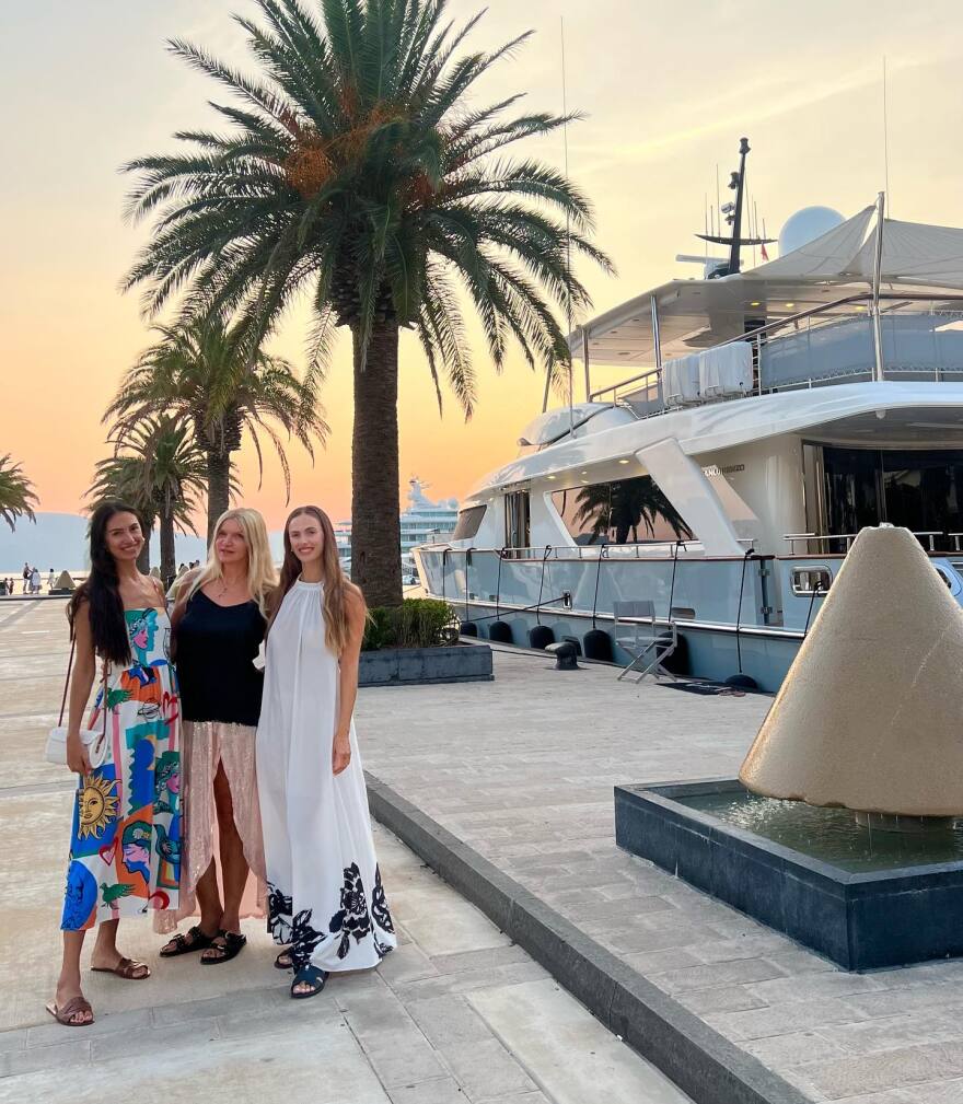 ﻿﻿ Άννα Πρέλεβιτς: Σοκαριστικά πανέμορφα, γράφει για τις διακοπές της στο Μαυροβούνιο