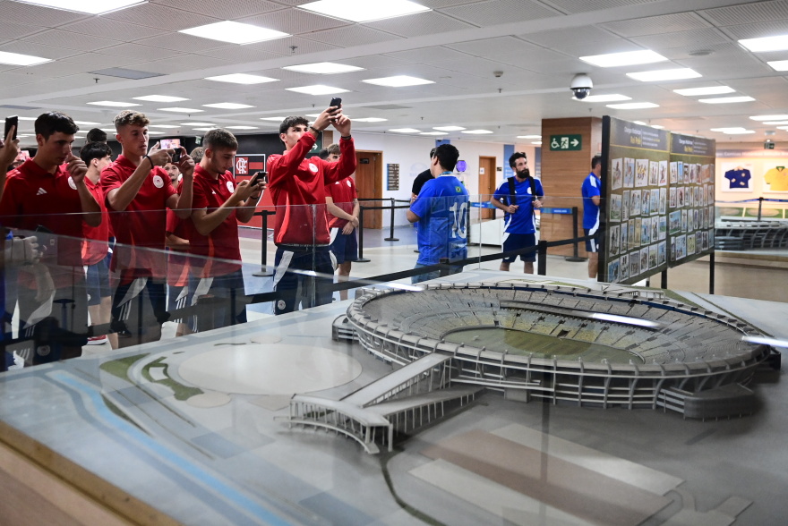 Ολυμπιακός: Οι Νέοι επισκέφτηκαν το θρυλικό Μαρακανά μια ημέρα πριν τον τελικό με τη Φλαμένγκο - Φωτογραφίες  