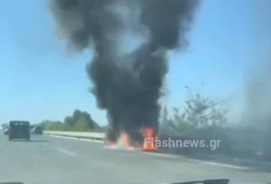 Ηράκλειο: Αυτοκίνητο τυλίχθηκε στις φλόγες - Δείτε βίντεο