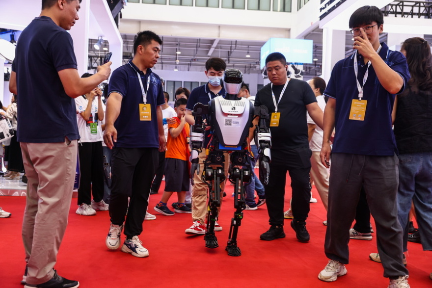 27 διαφορετικά ανθρωποειδή ρομπότ σε παγκόσμια διάσκεψη στην Κίνα - Δείτε εντυπωσιακές φωτογραφίες και βίντεο