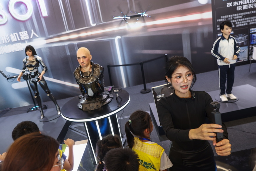 27 διαφορετικά ανθρωποειδή ρομπότ σε παγκόσμια διάσκεψη στην Κίνα - Δείτε εντυπωσιακές φωτογραφίες και βίντεο