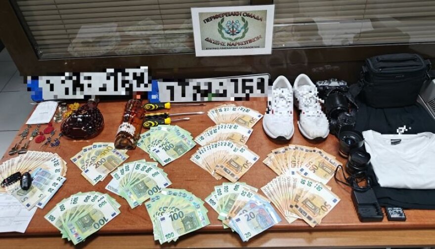 Θεσσαλονίκη: Τους άνοιξε το αυτοκίνητο και τους άρπαξε €12.000 - Συνελήφθη λίγη ώρα αργότερα