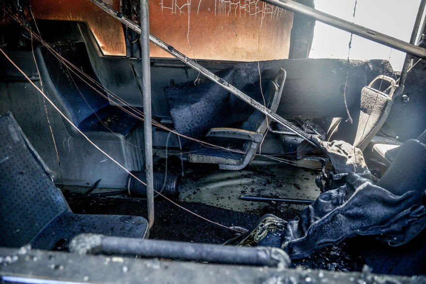 Φωτιά σε λεωφορείο στη Λεωφόρο Ποσειδώνος, στο ύψος της Βουλιαγμένης