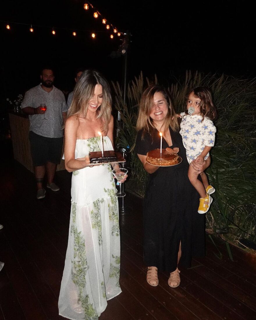 Bάσια Κωσταρά: Έκλεισε τα 38 - Το ζεϊμπέκικο της Κλέλιας Ανδριολάτου