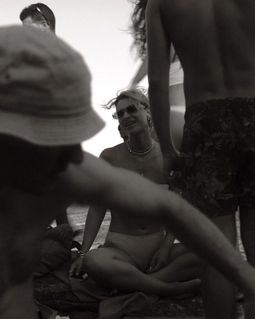 Εριέττα Μανούρη: Συνεχίζει τις διακοπές της στην Αμοργό