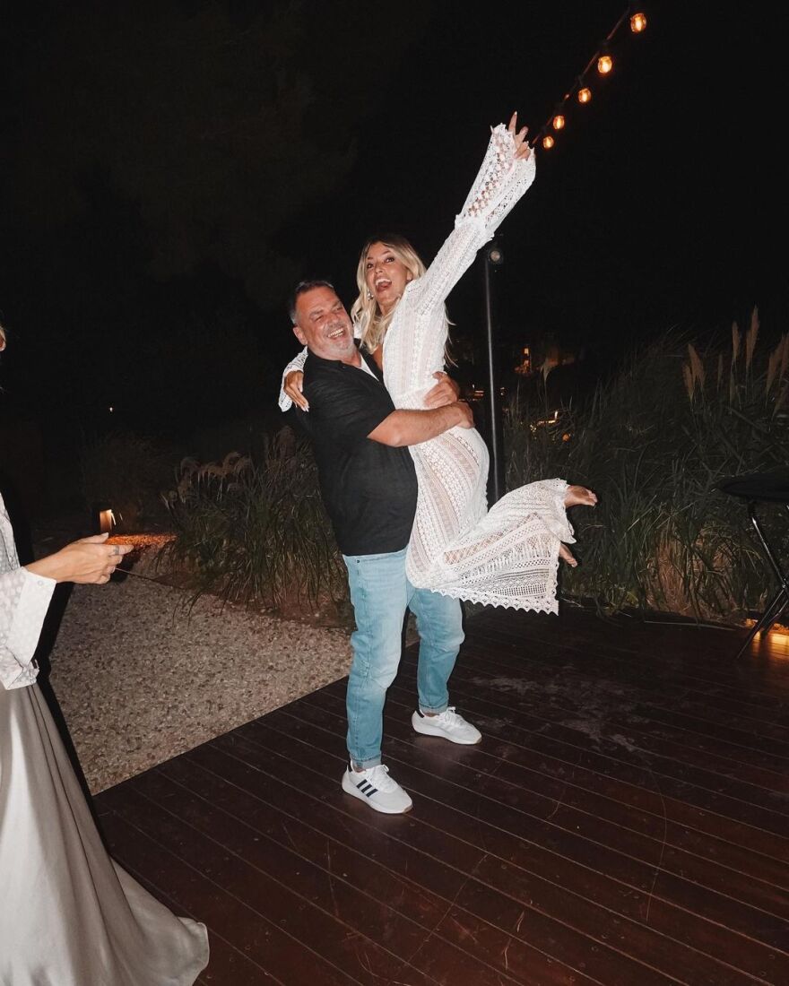 Bάσια Κωσταρά: Έκλεισε τα 38 - Το ζεϊμπέκικο της Κλέλιας Ανδριολάτου