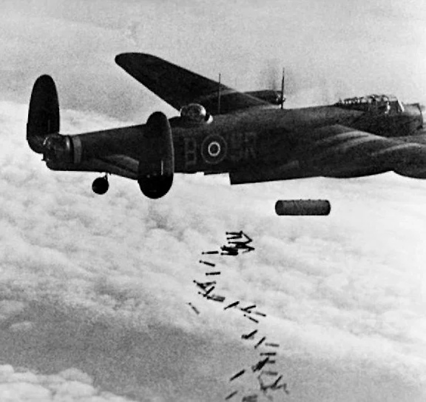 Ήταν έγκλημα πολέμου ο βομβαρδισμός της Δρέσδης από τους Συμμάχους το 1945;