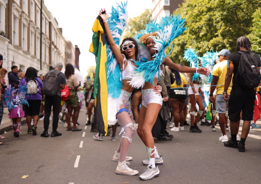 Βρετανία: Σε κρίσιμη κατάσταση γυναίκα που μαχαιρώθηκε στο καρναβάλι του Νότινγκ Χιλ - Δείτε βίντεο και φωτογραφίες