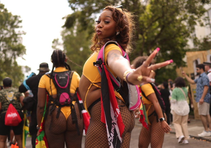 Βρετανία: Σε κρίσιμη κατάσταση γυναίκα που μαχαιρώθηκε στο καρναβάλι του Νότινγκ Χιλ - Δείτε βίντεο και φωτογραφίες