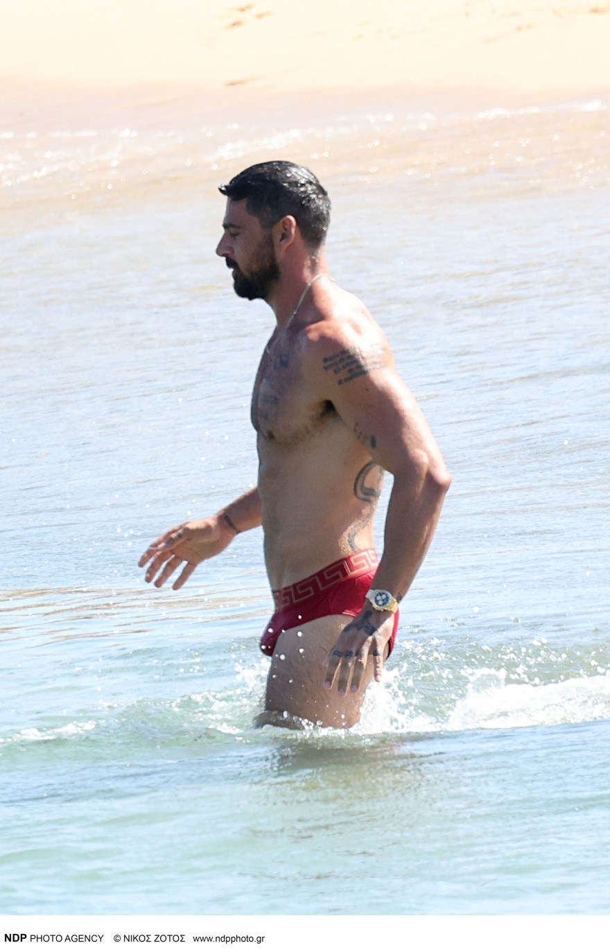 Μικέλε Μορόνε: Νέες φωτογραφίες από τις διακοπές του στη Μύκονο 