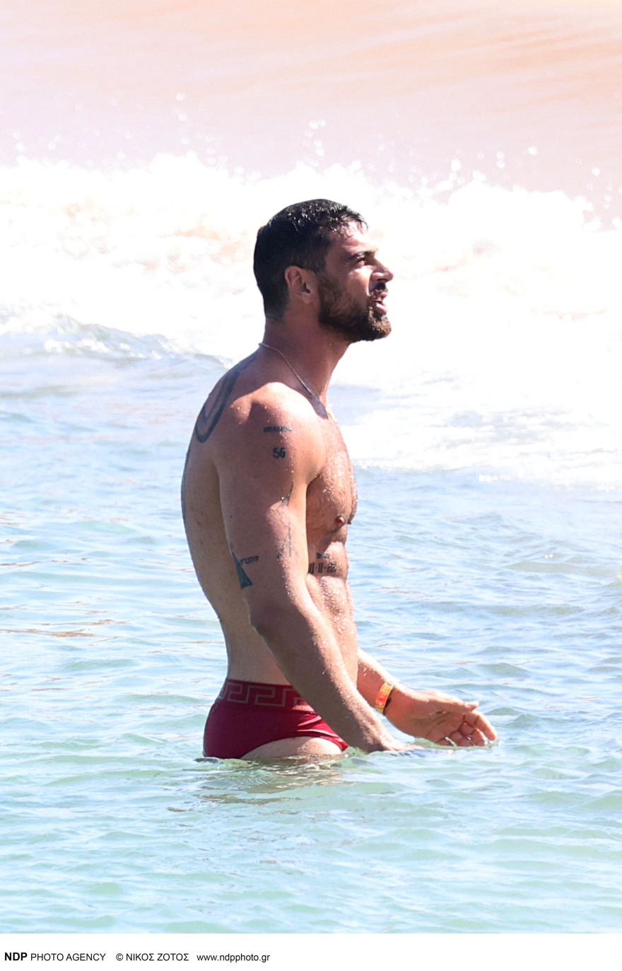 Μικέλε Μορόνε: Νέες φωτογραφίες από τις διακοπές του στη Μύκονο 