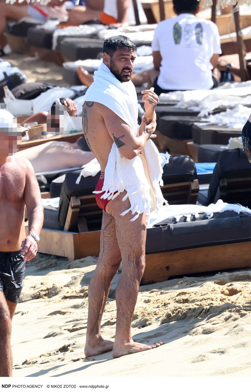 Μικέλε Μορόνε: Νέες φωτογραφίες από τις διακοπές του στη Μύκονο 