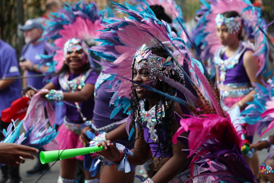 Αγγλία: Ακραία βία, μαχαιρώματα, σεξ και άρωμα… Καραϊβικής στο καρναβάλι του Νότινγκ Χιλ - Δείτε βίντεο