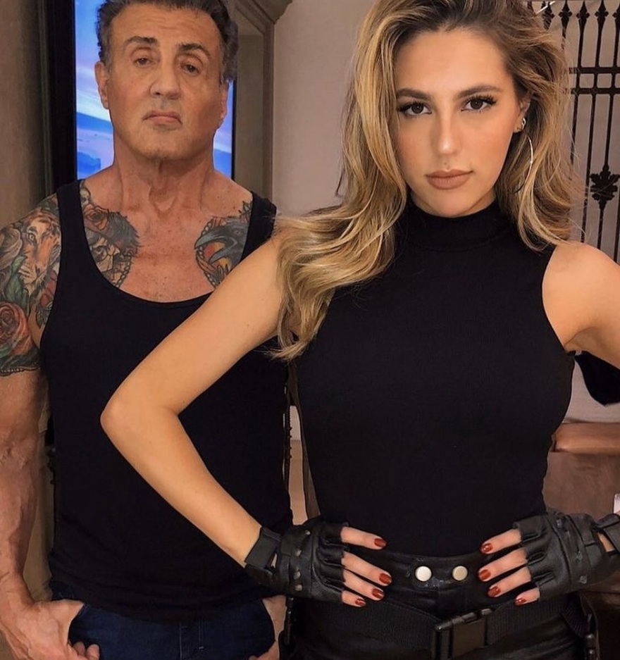 Σιλβέστερ Σταλόνε: Είμαστε τόσο περήφανοι για το καλό που φέρνεις στον κόσμο, έγραψε για τα γενέθλια της κόρης του 