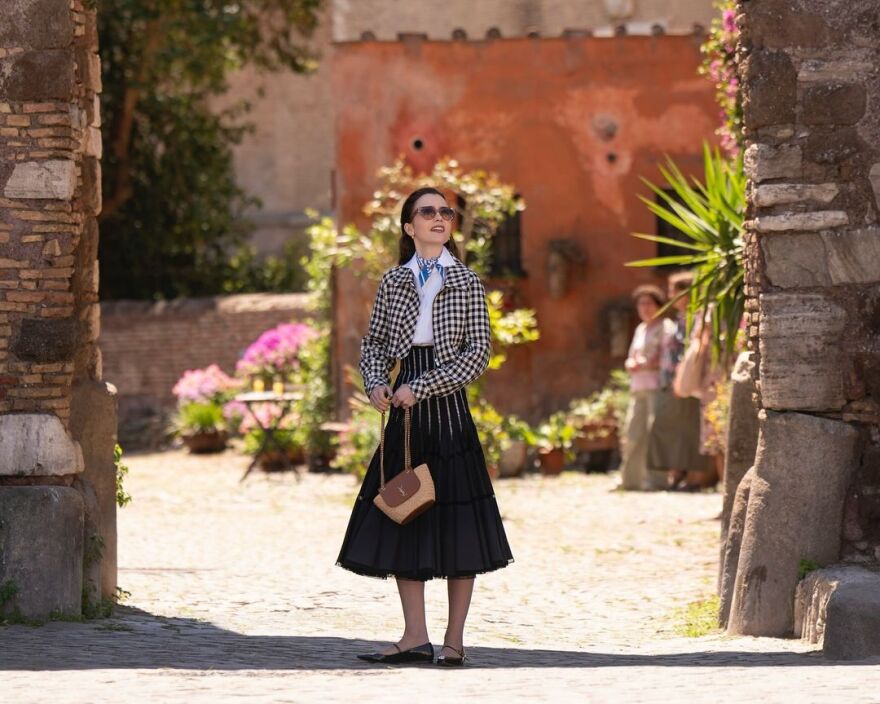 Λίλι Κόλινς: Έδωσε στους θαυμαστές της μια γεύση από το δεύτερο μέρος της 4ης σεζόν του «Emily in Paris»