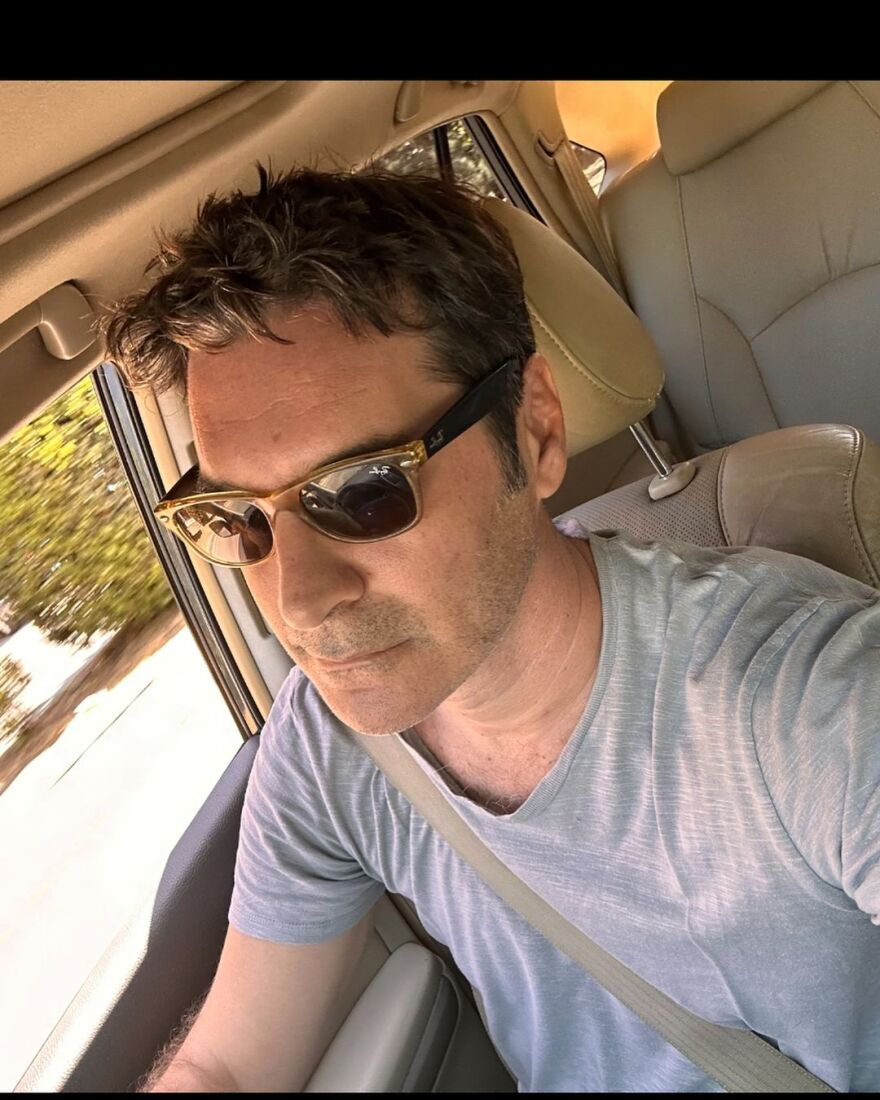 Χριστόφορος Παπακαλιάτης: Επέστρεψε στην Αθήνα - Το φωτογραφικό άλμπουμ από τις διακοπές του στους Παξούς