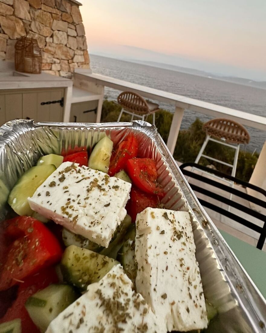 Χριστόφορος Παπακαλιάτης: Επέστρεψε στην Αθήνα - Το φωτογραφικό άλμπουμ από τις διακοπές του στους Παξούς