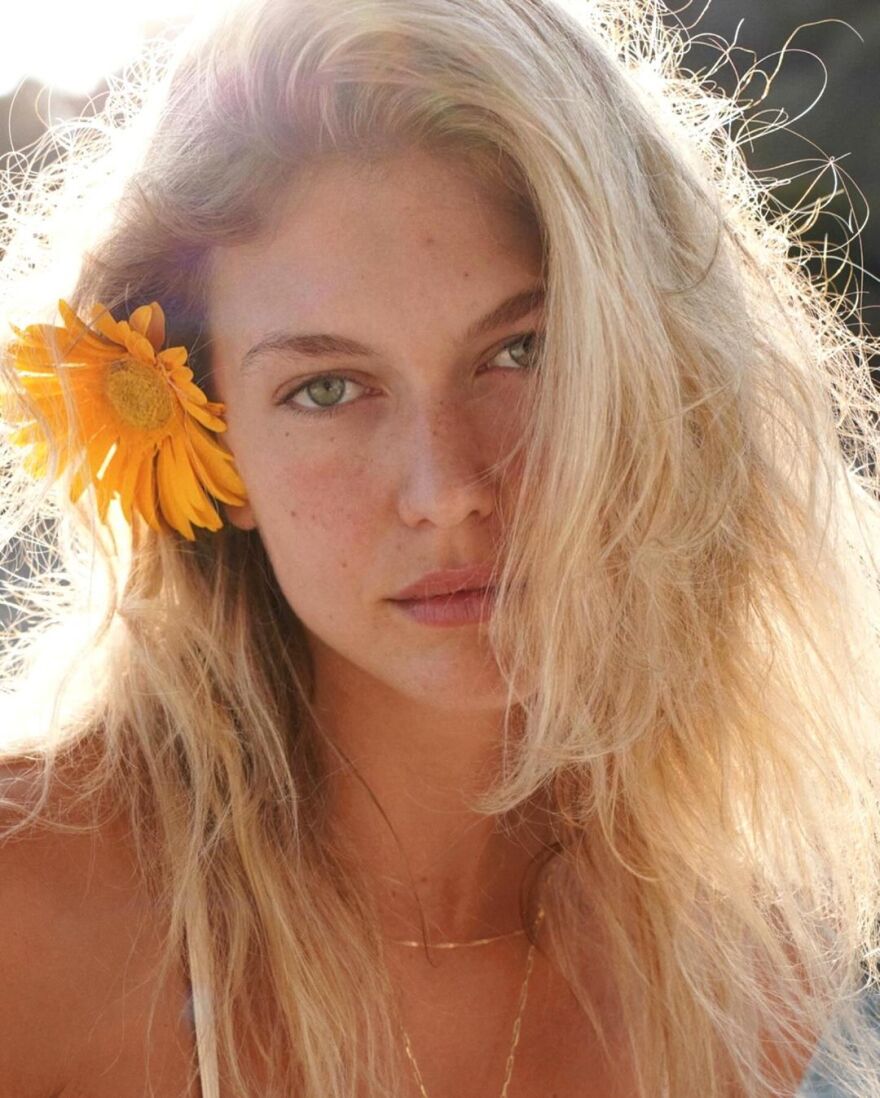 Κλέλια Ανδριολάτου: Φωτογραφίζεται από το Μεγανήσι