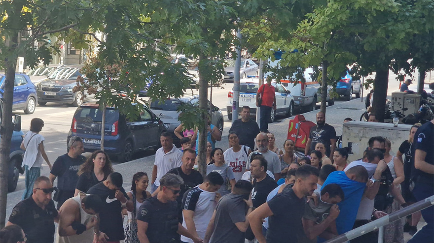 Θεσσαλονίκη: Στα δικαστήρια τα μέλη των εγκληματικών οργανώσεων που εξάρθρωσε η ΕΛΑΣ - Δείτε φωτογραφίες και βίντεο