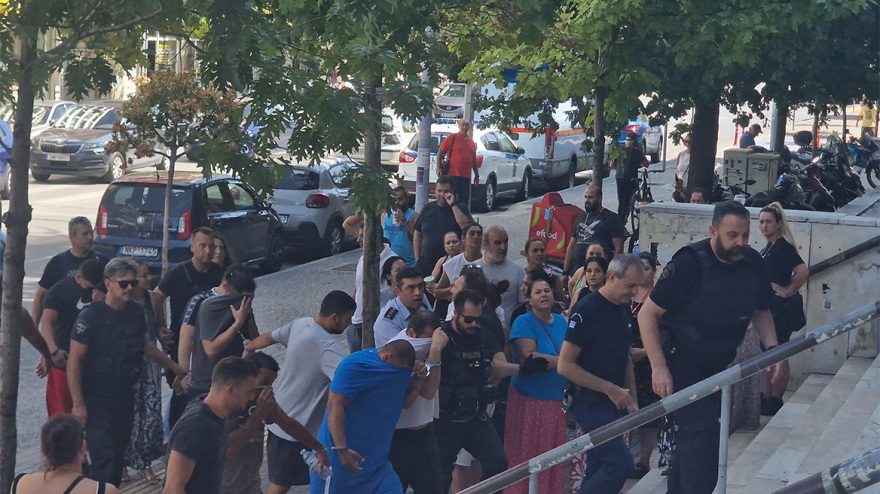 Θεσσαλονίκη: Στα δικαστήρια τα μέλη των εγκληματικών οργανώσεων που εξάρθρωσε η ΕΛΑΣ - Δείτε φωτογραφίες και βίντεο
