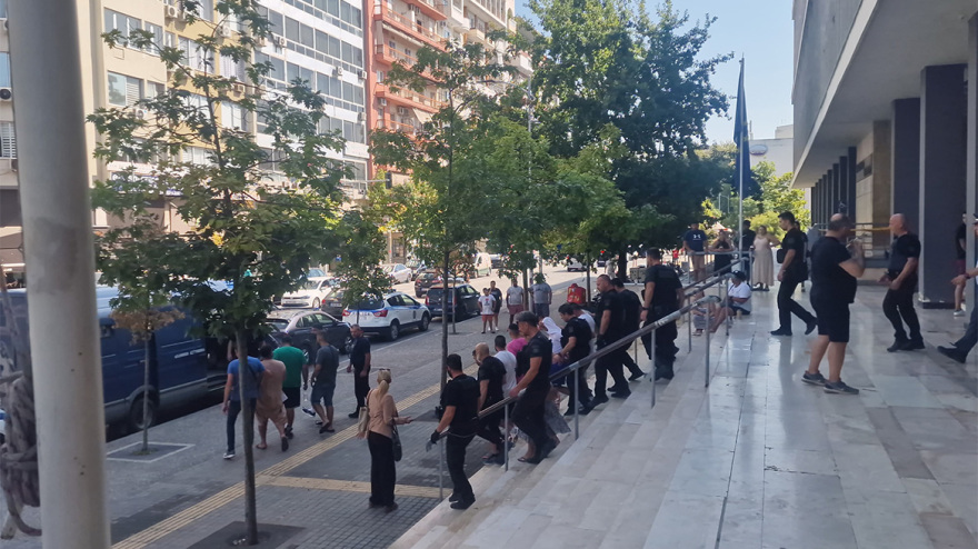 Θεσσαλονίκη: Στα δικαστήρια τα μέλη των εγκληματικών οργανώσεων που εξάρθρωσε η ΕΛΑΣ - Δείτε φωτογραφίες και βίντεο