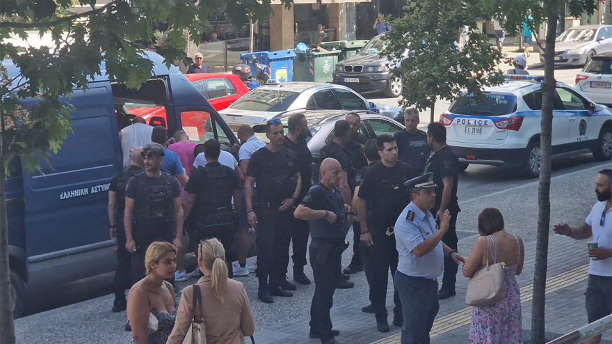 Θεσσαλονίκη: Στα δικαστήρια τα μέλη των εγκληματικών οργανώσεων που εξάρθρωσε η ΕΛΑΣ - Δείτε φωτογραφίες και βίντεο