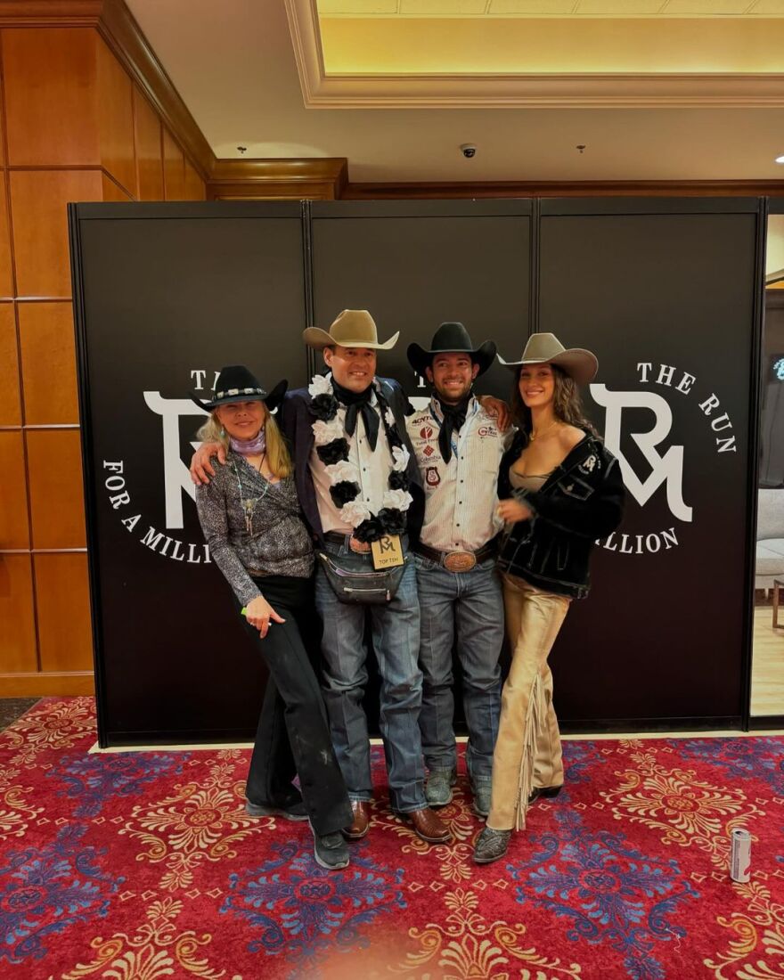 Μπέλα Χαντίντ: Έμενε στο τροχόσπιτο του καουμπόη συντρόφου της τους πρώτους μήνες της σχέσης τους 